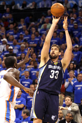 他通过观看 他通过观看